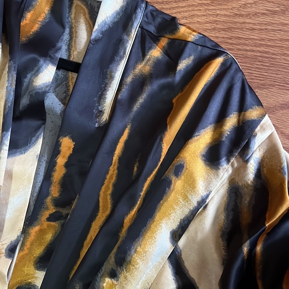 Natori Kimono - Picture 4 of 4